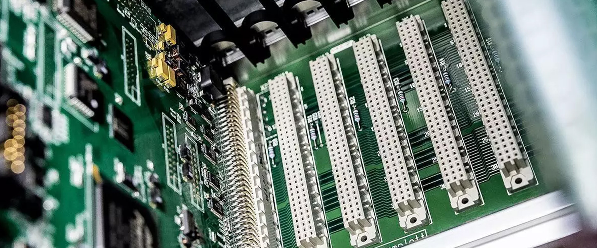موصلات Harting للواجهات ولوحات PCB: دليل تصميم الأجهزة واختيار الموصلات
