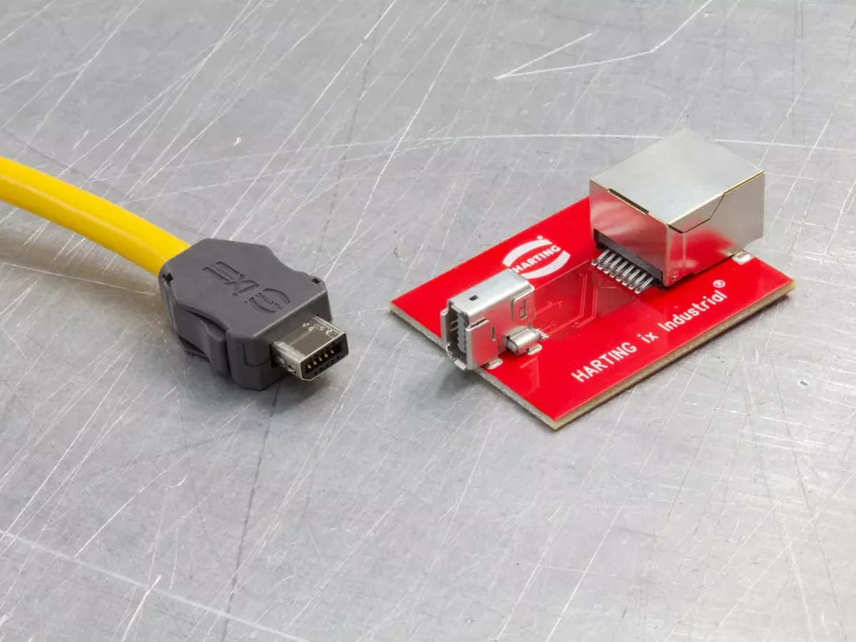 قوابس HARTING ix Industrial ومقابس الأجهزة على لوحة دوائر مطبوعة