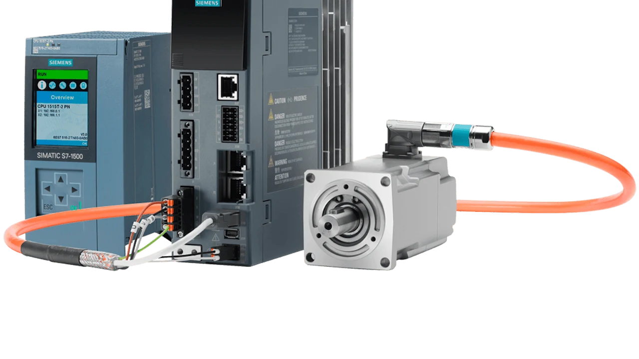 صورة النظام الرسمية من Siemens، وتضم وحدة تحكم SIMATIC ومشغّل مؤازر SINAMICS S210 ومحرك SIMOTICS